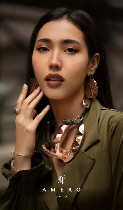 perhiasan berdasarkan karakter