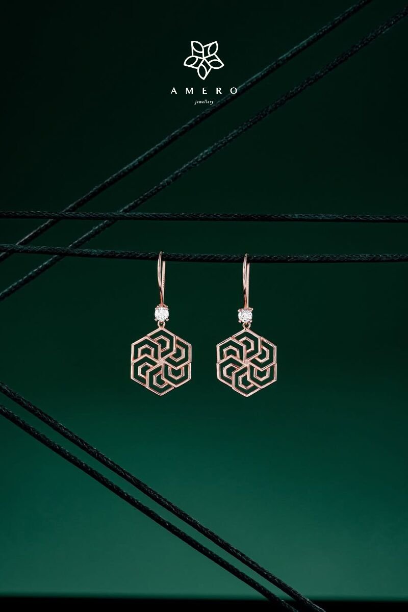model perhiasan geometris