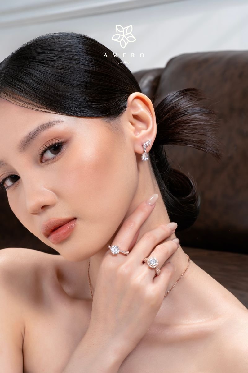 cincin di jari manis kiri artinya